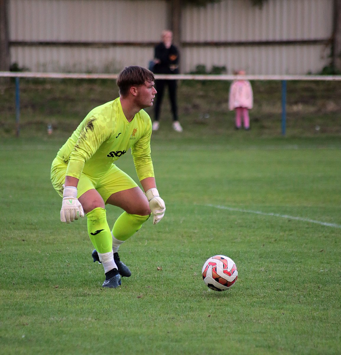 Deeant78Lewis's tweet photo. @wivenhoetown_fc went away for their last pre season friendly last night againts @FC_Clacton both teams were very strong  5 mins from end from a well placed free kick for Clacton sealed game 2-1 but #Wivenhoetown_fc are looking strong.
@ThurlowNunnL @EssexSenior https://t.co/BvK2erBqRw
