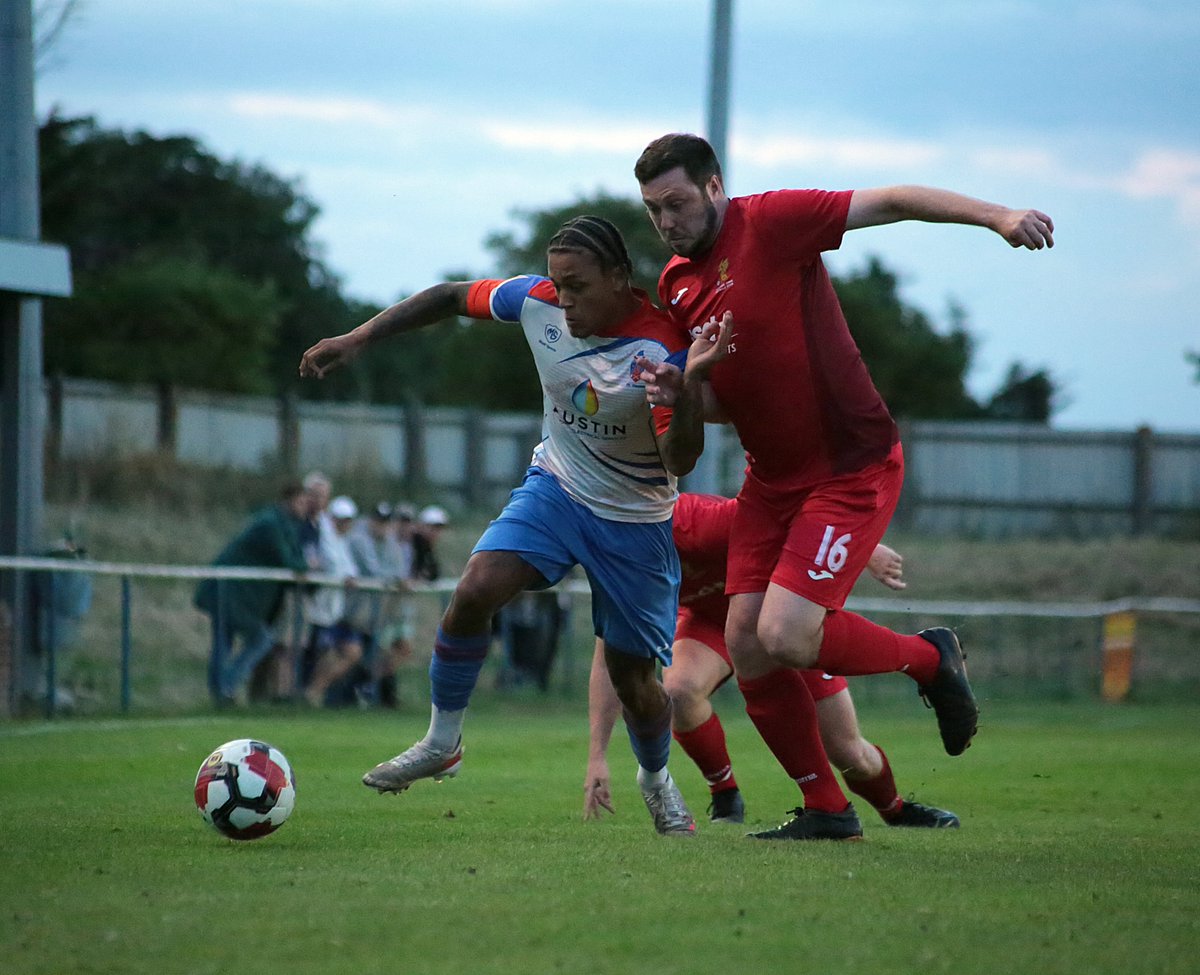 Deeant78Lewis's tweet photo. @wivenhoetown_fc went away for their last pre season friendly last night againts @FC_Clacton both teams were very strong  5 mins from end from a well placed free kick for Clacton sealed game 2-1 but #Wivenhoetown_fc are looking strong.
@ThurlowNunnL @EssexSenior https://t.co/BvK2erBqRw