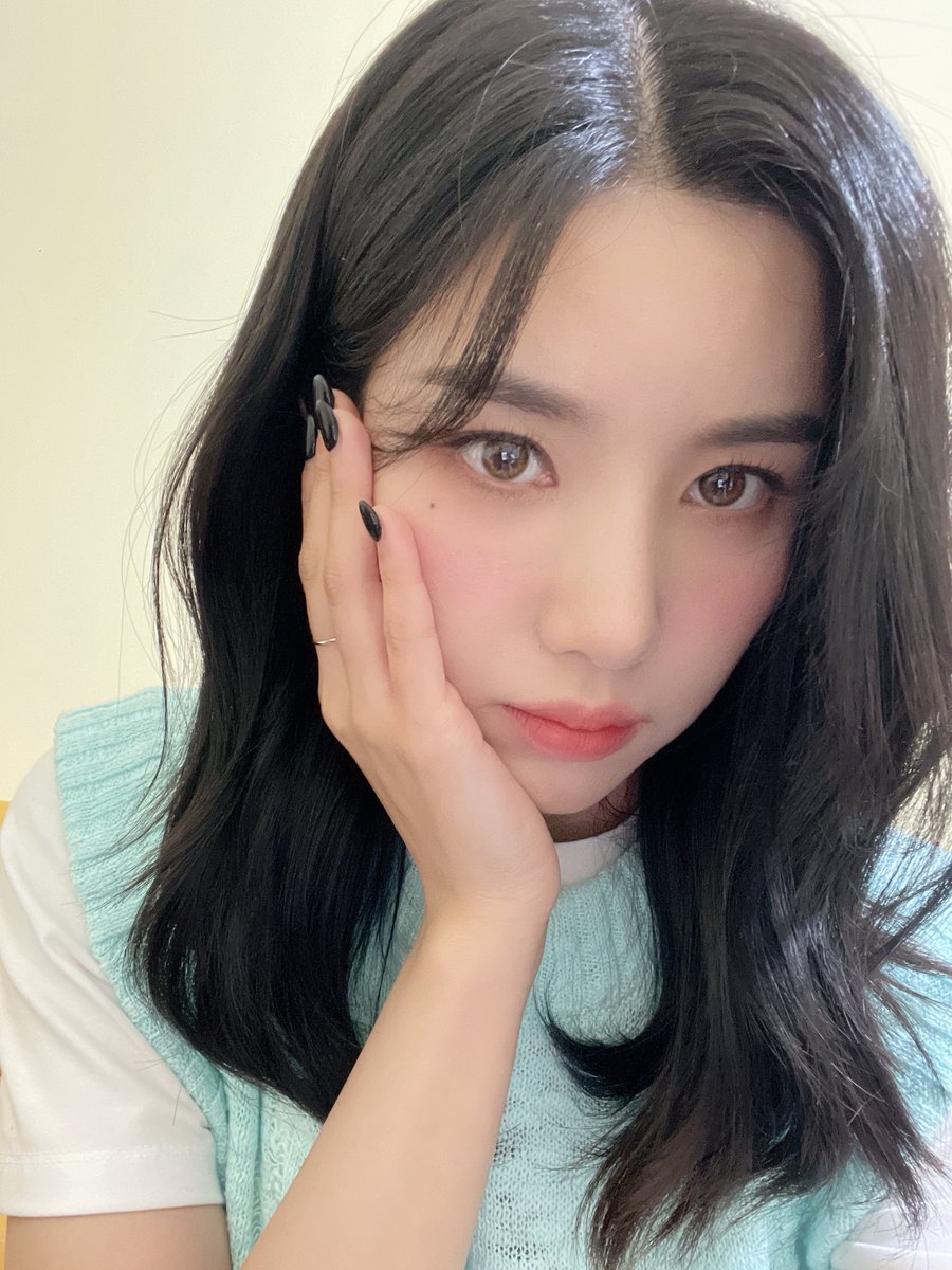 KWONEUNBI's tweet photo. [📸] 230726 #선넘는맵찔이

맵찔이 은비가 사랑하는 떡볶이🍽
그리고 그런 맵찔이를 사랑하는 루비💎

💎 : 내 최애 떠뽀끼는 바로 대장토끼🐰 은비야💘

#권은비 #KWONEUNBI
#스튜디오어서오고 https://t.co/jCwi2Lphqa