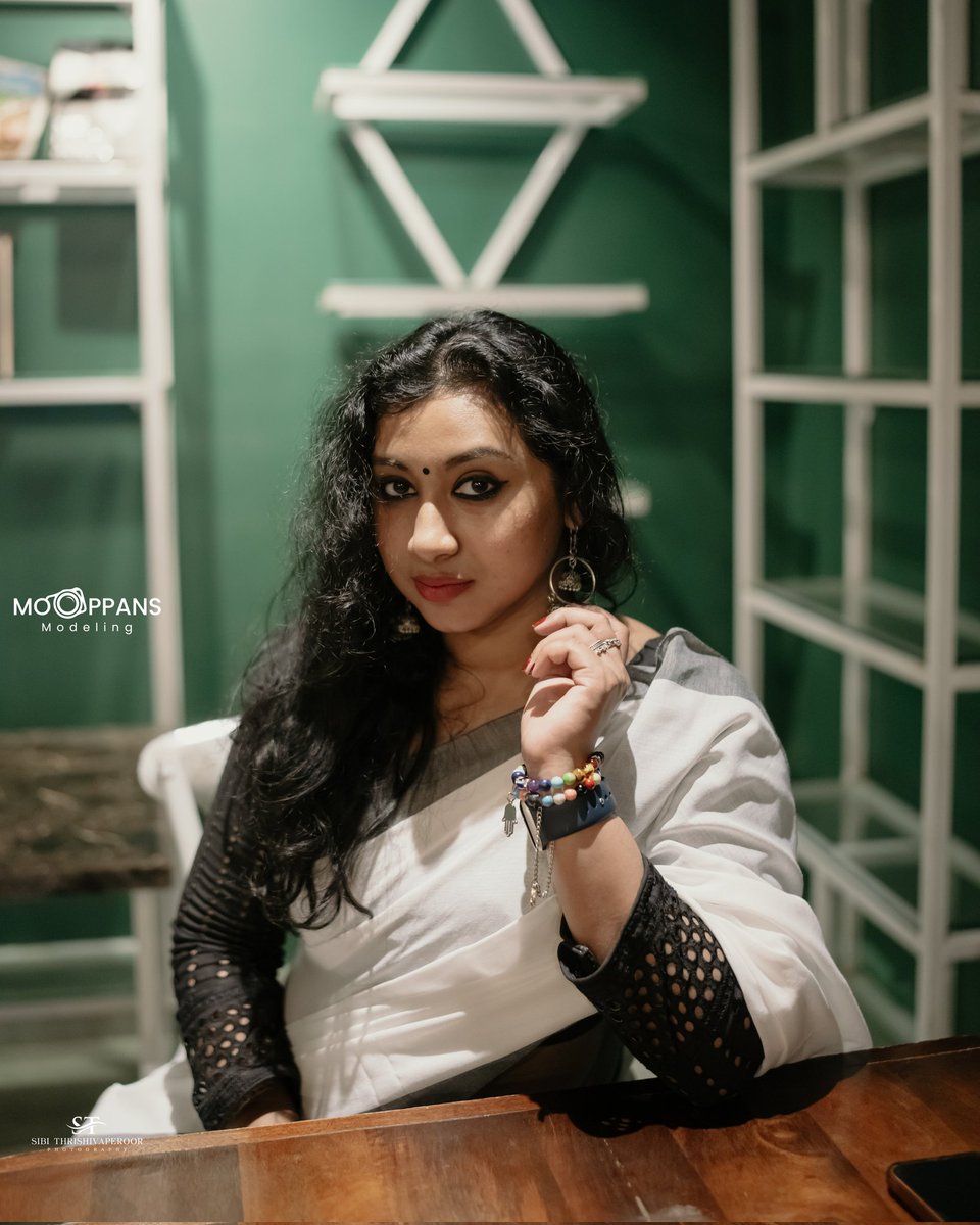 sibindevsibi's tweet photo. #photographer @sibithrishivaperoor
In #frame : meril 
#sony #alpha #7m4 #sibithrishivaperoor #sonyalpha #model #bangalluru #Sibi #photography #sibin #india #sibindev #sibindevsibi #insta #sibinism  #weddingstars  #trends #tweet #photographs #keralam #dedicated_photographer 
#book https://t.co/8TmXJOe9fy