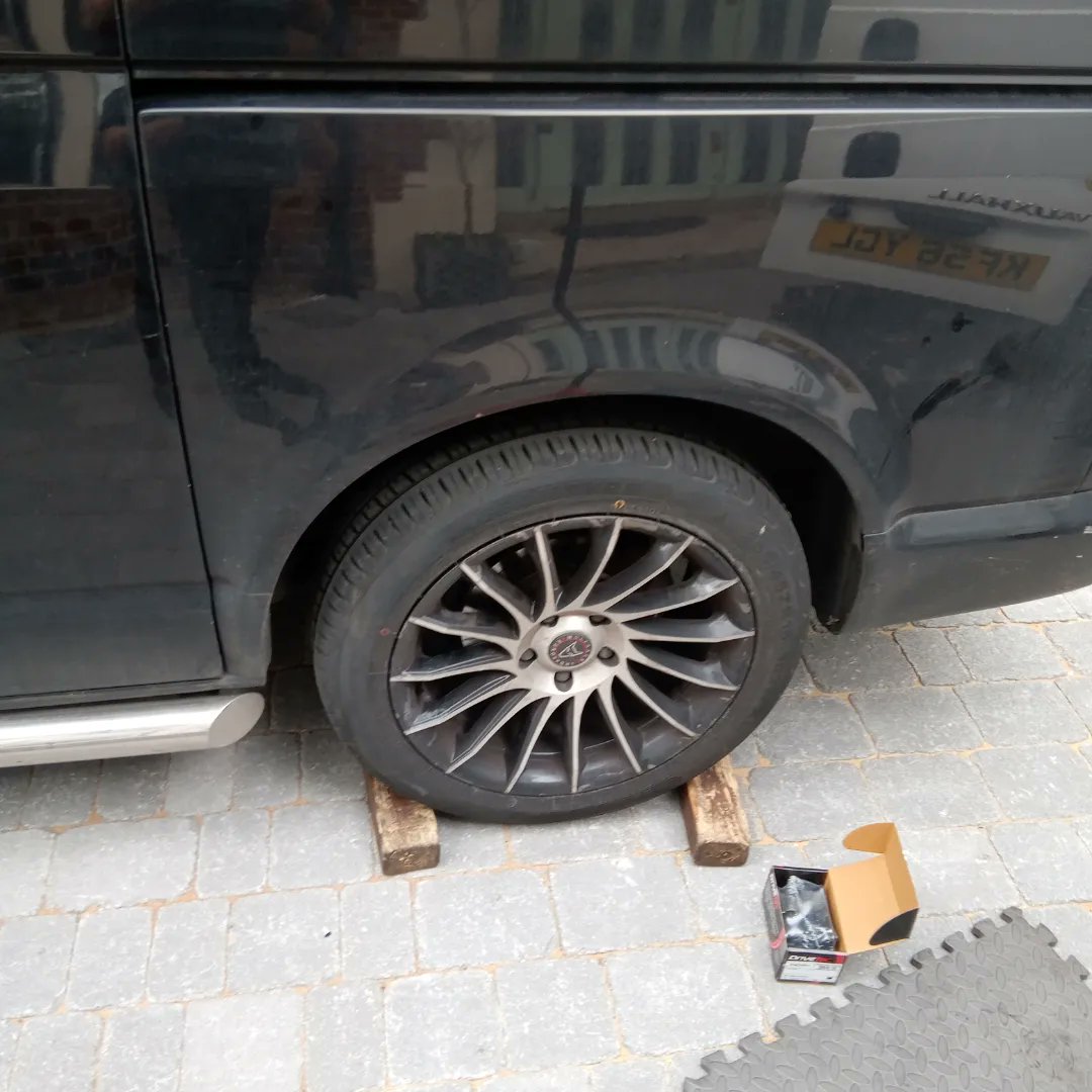 VW transporter front drive shaft replacement and rear pads