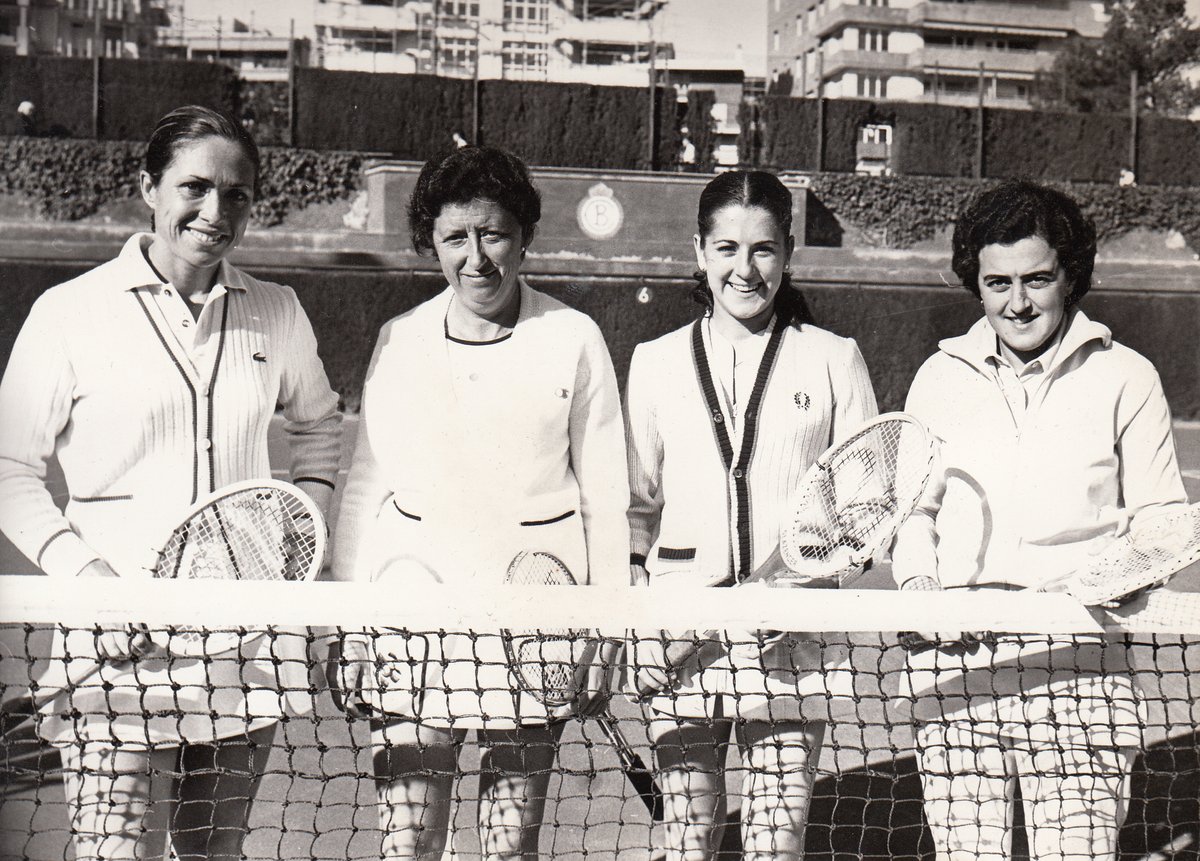 Ana María Estalella, Mari Carmen Hernández Coronado, Carmen Perea y Vicky Baldovinos en la central del <a href="/rctb1899/">RCT Barcelona-1899</a>