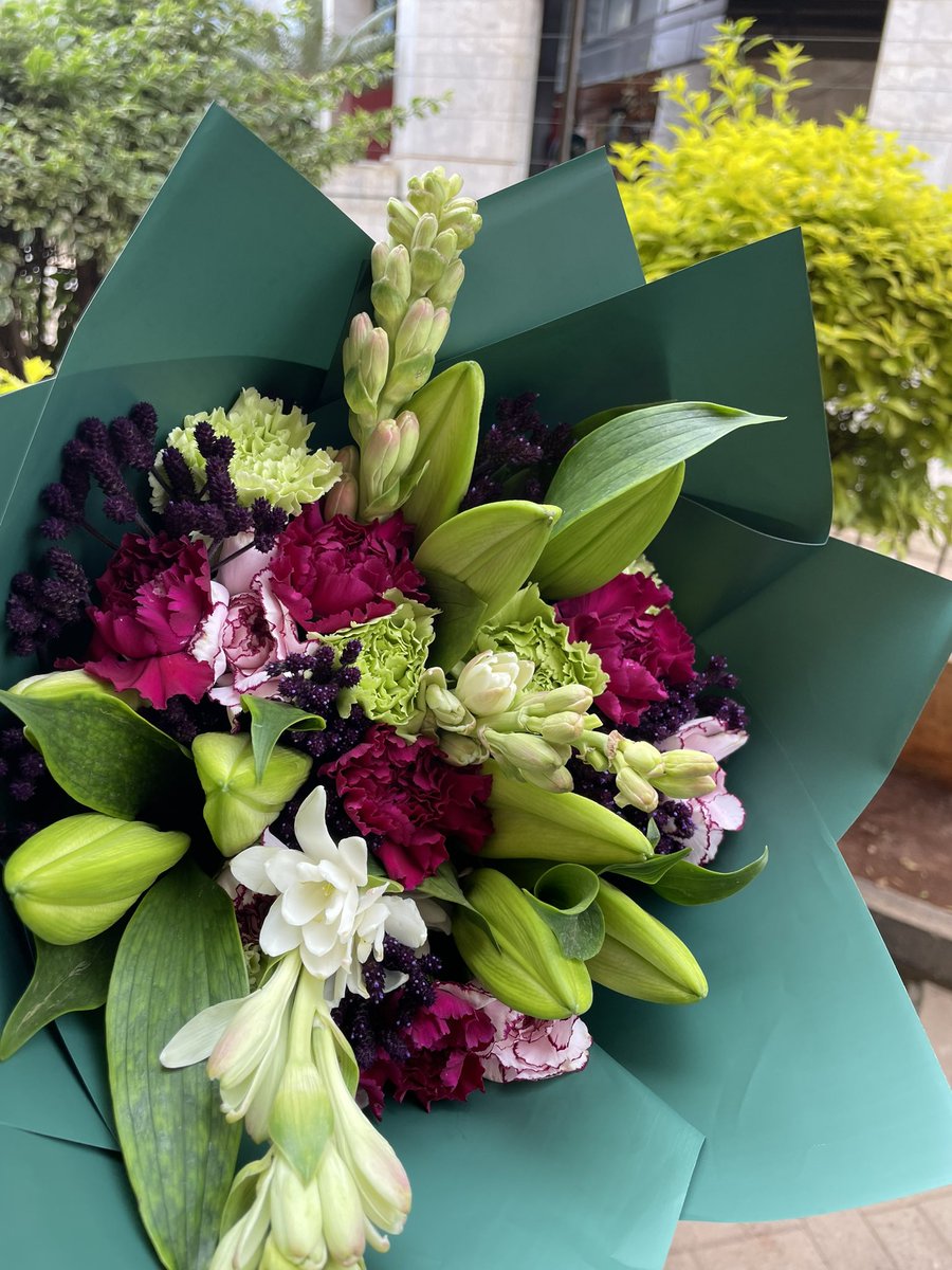 ulagifting's tweet photo. Good morning🌸

Beautiful blooms to brighten up their day! 

For more: https://t.co/qYHmU1UuPv https://t.co/O5fUJ0xcIR