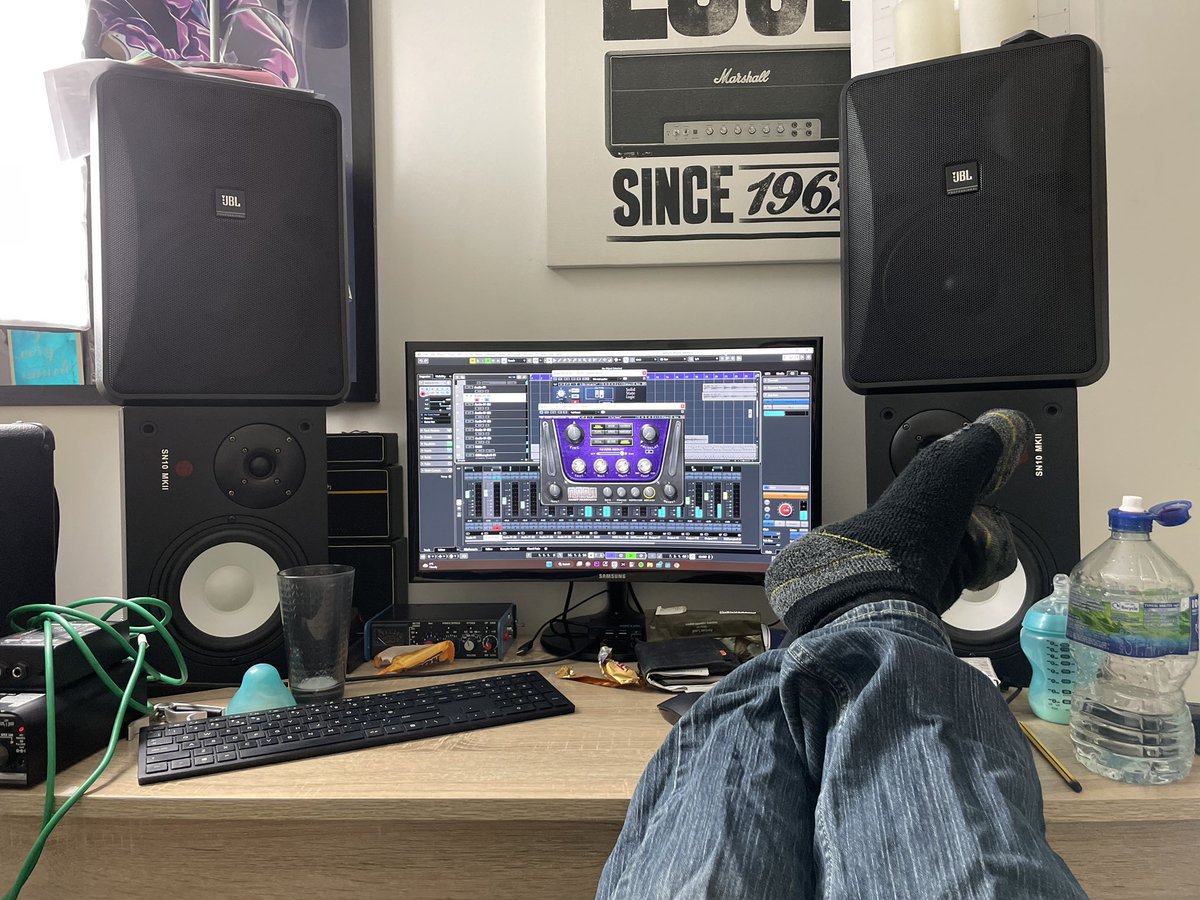 jtlbackingtrack's tweet photo. Working on a new backing track 🤟🤟 if you haven’t done yet, check my YouTube Channel and hit the subscribe button 😉😉
.
#guitar #guitars #recording #cubase10 #guitarist #guitarbackingtrack #backingtrack #guitarplayer #backingtracks #guitar https://t.co/dXtoyZdLZX