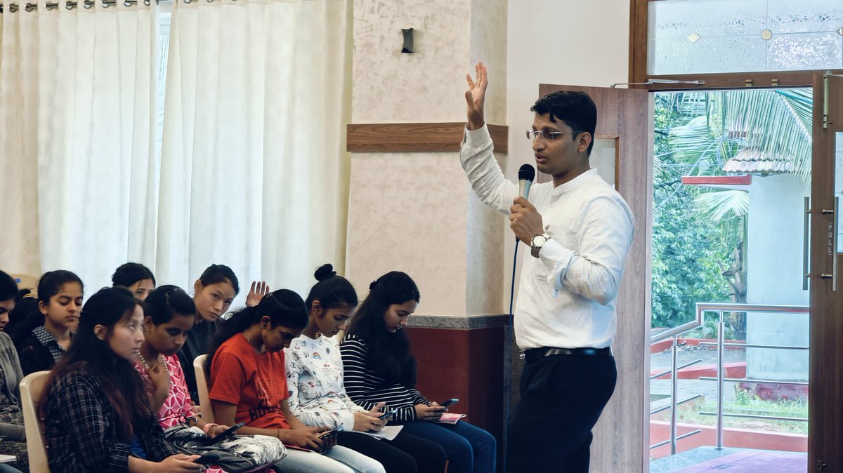 FrAnilIvanFern1's tweet photo. Conducted a youth seminar at St Anthony Ashram, Jeppu  on Sunday, July 23, 2023 and inspired students on "Digital well-being". Practical guidance on how to balance the media and digital life to enhance our life avoiding distractions and achieve peace and happiness.
#digitalhealth https://t.co/r2Uw55oXCF
