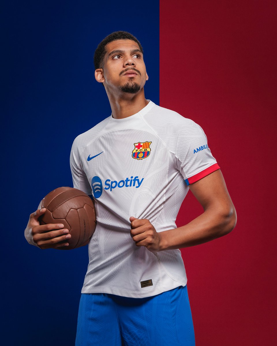 FCBarcelona_es's tweet photo. Listo para jugar 🫡
Listo para ganar 🫡 https://t.co/ShzKhOU3Xl