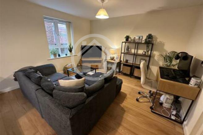 Offer for rent: Flat, 1 Bedroom
ST13HY, Stoke-on-Trent, Staffordshire
One bed flat close to Hanley, gas central heating, UPVC double-glazing and a burglar alarm system. Accommodation comprises living room, kitchen, bathroom and bedroom.