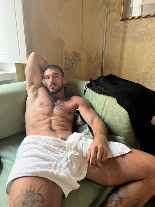 man i just need to relax 💤 🦶🏼 📺 https://t.co/VqYETwGUPf