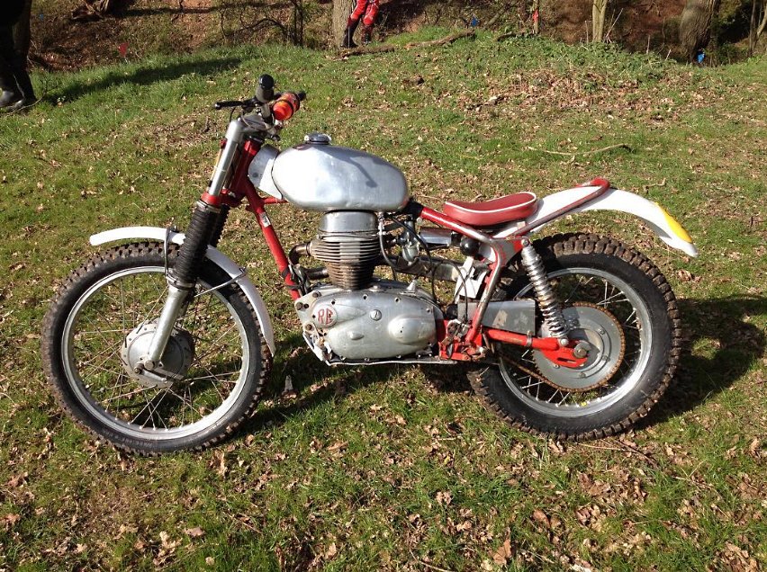 Royal Enfield Crusader Trials special ready for the local Trials meeting. 🏁 #royalenfield #classicbike #motorcycle #trials #classicmotorcycle #motorbike #crusader #royalenfiedcrusader #pre65 #trialsbike #enfield #1960s #offroad #greenlane #classictrials