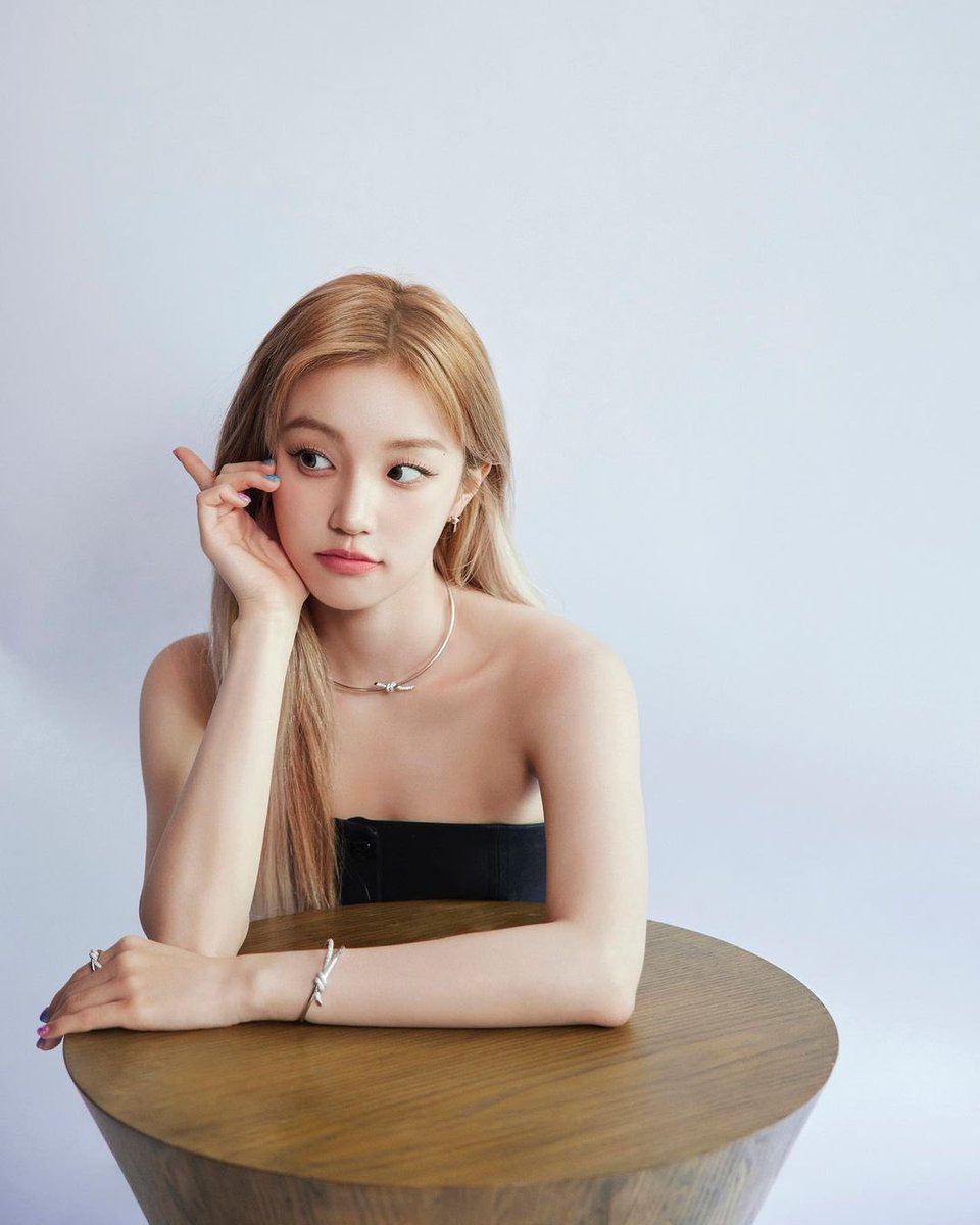 archivegidle's tweet photo. yuqi for tiffany &amp; co https://t.co/2zggdx8mK7