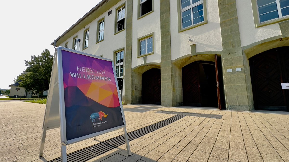 bcherford's tweet photo. Hallo Herford!

Auf gehts in einen neuen Tag mit einer spannenden Veranstaltung. Unsere Lounge könnt auch Ihr gerne buchen. Mehr Infos online!

#bildungscampusherford https://t.co/Xr75Y8dcA7