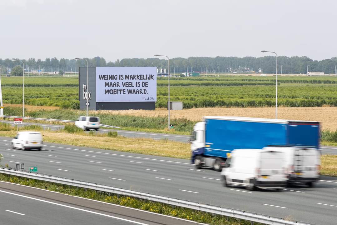 petervanderzwan's tweet photo. Spartaanse makker en woordkunstenaar Derek Otte siert met zijn werk nu ook de billboards langs diverse snelwegen in het land. Best wel trots op die gozert❤️ https://t.co/qJjROkmxHs