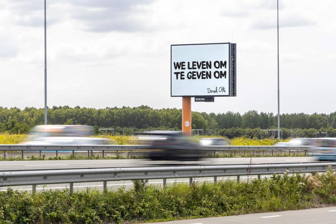 petervanderzwan's tweet photo. Spartaanse makker en woordkunstenaar Derek Otte siert met zijn werk nu ook de billboards langs diverse snelwegen in het land. Best wel trots op die gozert❤️ https://t.co/qJjROkmxHs