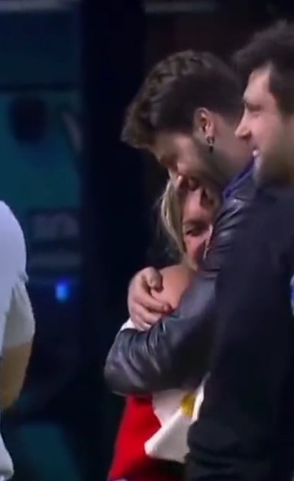 soonabineri's tweet photo. ✨"Grande es aquel que para brillar, no necesita apagar la luz de los demás".✨
Jorge es de esas personas que si ve que brillas, él hace que brilles más. Lo contrario de S, P y E. 
Jorge siempre se alegra por todos. 🫶🏼 Jorge es lo más bonito de #LaCasaDeLosFamososMx 🫰🏼 https://t.co/2zXsdxki71