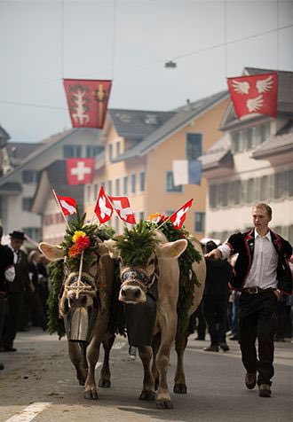 UNESCO Biosphäre Entlebuch (@entlebuch) on Twitter photo Dorf des Jahres - jetzt abstimmen 🗳️ 2023 kürt die <a href="/schweizerillu/">Schweizer Illu</a> die Gemeinde mit dem schönsten Dorffest. So überrascht es kaum, dass Schüpfheim mit der beliebten Entlebucher Alpabfahrt unter den acht Finalisten ist. dorfdesjahres.ch Dorf des Jahres - jetzt abstimmen 🗳️ 2023 kürt die <a href="/schweizerillu/">Schweizer Illu</a> die Gemeinde mit dem schönsten Dorffest. So überrascht es kaum, dass Schüpfheim mit der beliebten Entlebucher Alpabfahrt unter den acht Finalisten ist. dorfdesjahres.ch