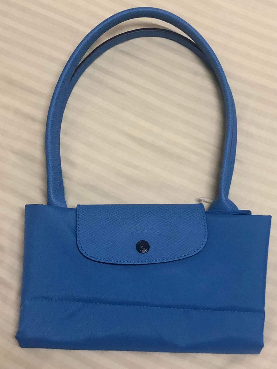 pradicart's tweet image. wts lfb ph

Brand New Authentic Blue Longchamp Le Pliage 
₱ 6,000

✺ bought from Paris
✺ condition: unused
✺ location: Pasig City
✺ inclusions : Paperbag

can send more pictures upon request

🐚 MOP: Gcash

tags: tote bags original Philippines
Please help like and retweet 🫶🏻