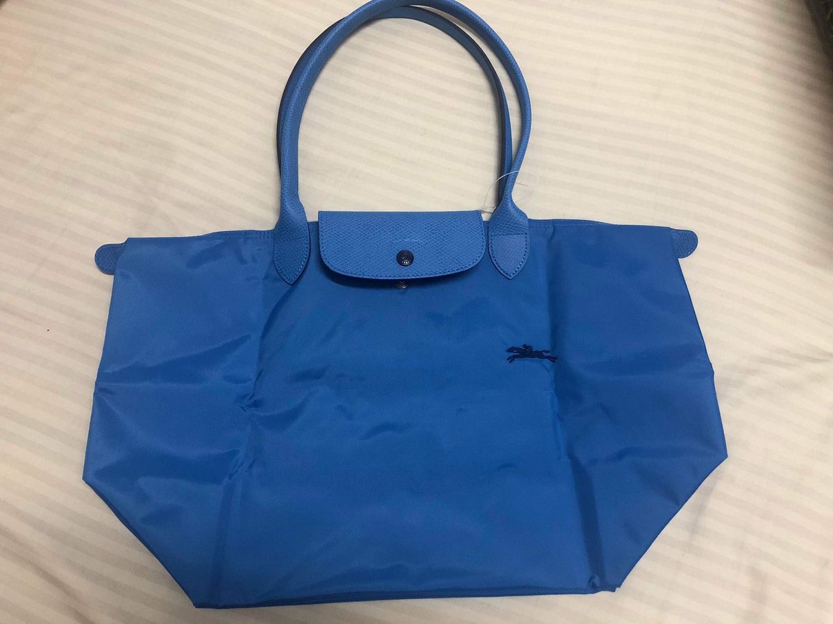 pradicart's tweet image. wts lfb ph

Brand New Authentic Blue Longchamp Le Pliage 
₱ 6,000

✺ bought from Paris
✺ condition: unused
✺ location: Pasig City
✺ inclusions : Paperbag

can send more pictures upon request

🐚 MOP: Gcash

tags: tote bags original Philippines
Please help like and retweet 🫶🏻