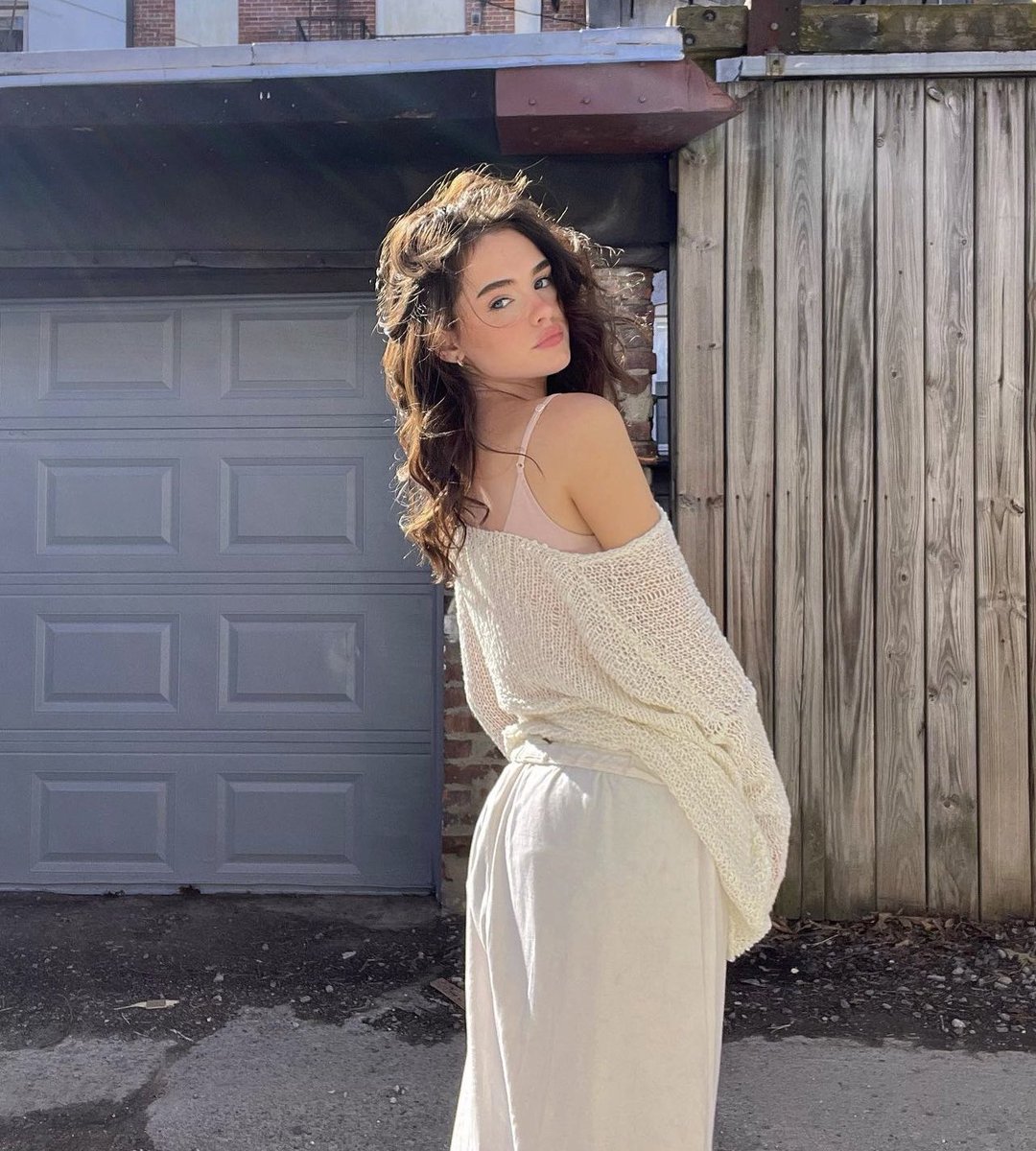 murielMkenna's tweet photo. ⸻ 𝐭𝐡𝐞𝐦𝐞 𝐝𝐚𝐲: 𝐰𝐡𝐢𝐭𝐞 𝐝𝐚𝐲 ᴴᴹᴳᴰᴿ

WHITE IS the color
OF CREATIVITY: it can be filled
WITH DREAMS, ideas, and
POSSIBILITIES https://t.co/MmuLpdXSUH