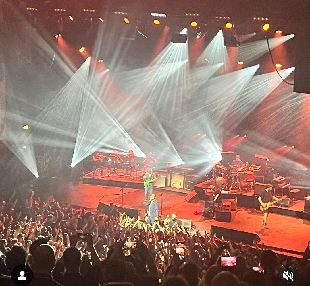 Beautiful night watching <a href="/blurofficial/">blur</a> with <a href="/allywolf/">allywolf</a>. We got all of Ballad of Darren, some deep cuts and then the beauty of The Universal. That band has soundtracked my entire life. I bloody love them!