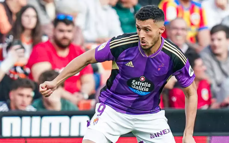 INFO_MESTALLA's tweet photo. 🚨AMALLAH

✅Valencia y Real Valladolid SI estarían negociando una opción de compra.

El jugador tiene una cláusula liberatoria al descender a Segunda. Pero, en caso de ascenso en 2024, Amallah debería regresar a Pucela. Por eso el Valencia negocia opción de compra.

ℹ️ @marca https://t.co/JP55PbeAhx