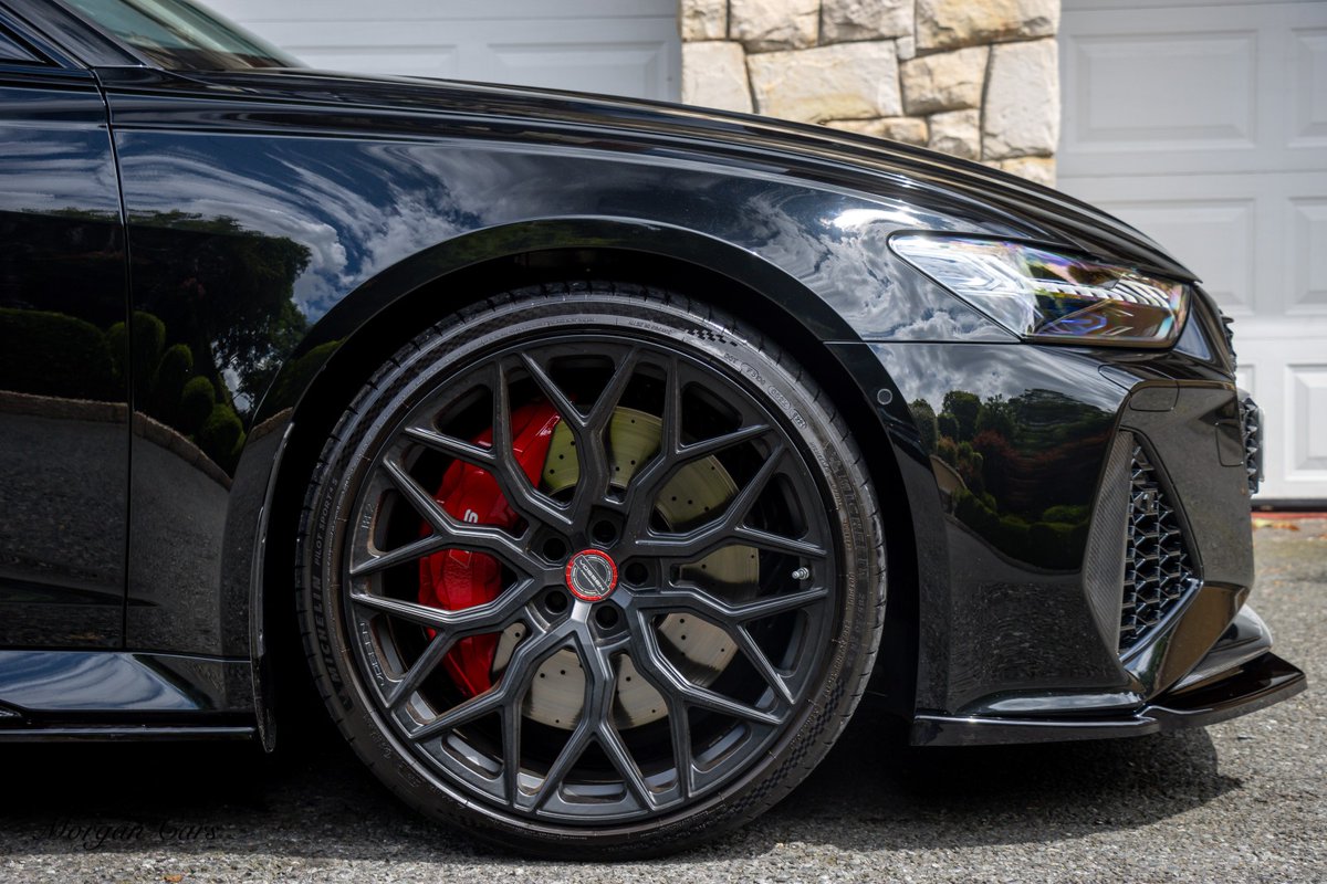 rafiquemuzhaffa's tweet photo. 2021 Audi RS6 Carbon Black 
RM878,000

Mileage: 13,679km

This RS6 has over RM200,000 of modifications which includes 22" Vosse Alloy wheels (RM30,000), full titanium exhaust &amp; catless downpipes, custom hybrid turbochargers, Eventuri carbon fibre air intake &amp; stage 2 remap https://t.co/VmT04NJLzf