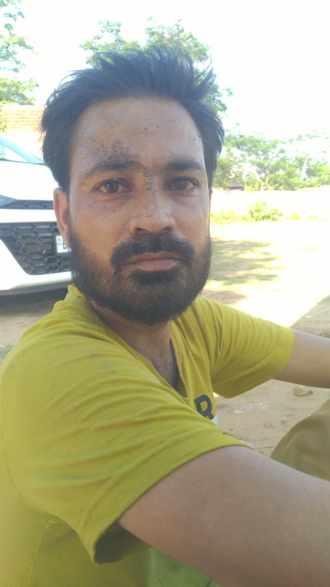 आलोक सिंह गुमला निवासी पत्रकार नीरज के भाई हैं जो देवघर से इंटरसिटी ट्रेन में 24 जुलाई को बैठकर रांची आ रहे थे जिसे 10:00 बजे रात तक ट्रेन में देखा गया लेकिन 25 जुलाई सुबह 4:00 बजे जब रांची स्टेशन ट्रेन आई तो वह लापता था.(7488268974-भाई)

<a href="/HemantSorenJMM/">Hemant Soren</a>जी 
<a href="/ChampaiSoren/">Champai Soren</a>जी🙏HELP