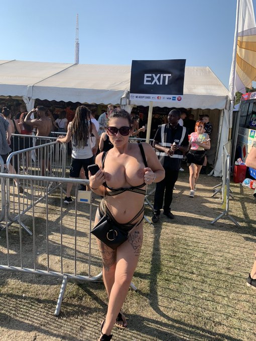 Festival season. Who wants to take me to one? Xx https://t.co/zDG5hEt2zs