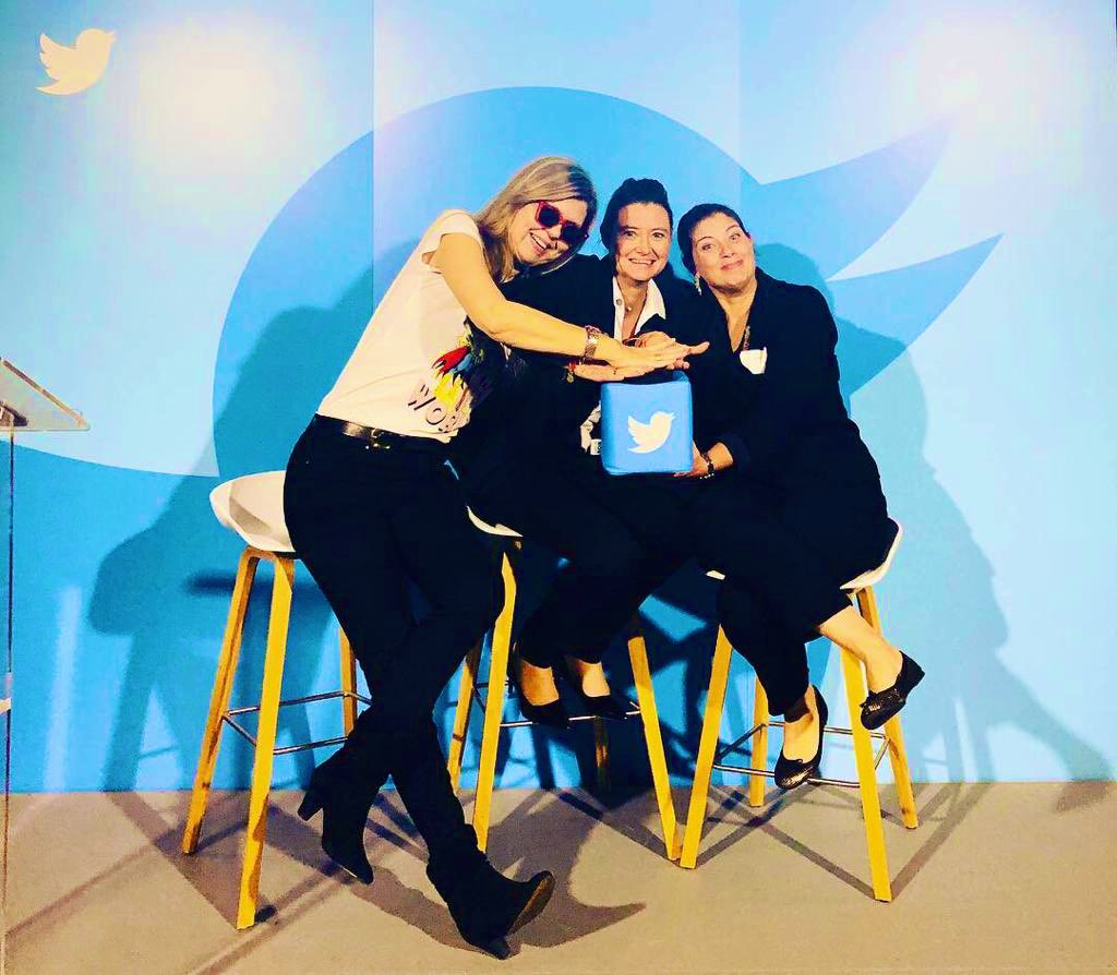 digital_ladies's tweet photo. 🗣Hey M. X @elonmusk forget it!

To us, #Twitter will always be the blue bird, certainty not #XTwitter 

Sweet memories #FlashTweet4ans @FlashTweet 💙🧡⚡️#LoveTwitter 

@MereteBuljo @SolenneBLG @NathOllier @Agathe_Lelu @ckrisstyne @laurencekerjean @Alban_Jarry @DominiqueCrochu ++ https://t.co/vHigZLguXa