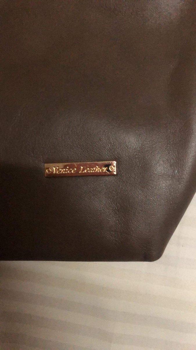 pradicart's tweet image. wts lfb ph

Brand New Genuine Italian Leather Bag
₱ 5,000

✺ bought from Italy
✺ condition: unused
✺ location: Pasig City

can send more pictures upon request

🐚 MOP: Gcash

tags: tote bags original Philippines
Please help like and rt 🫶🏻