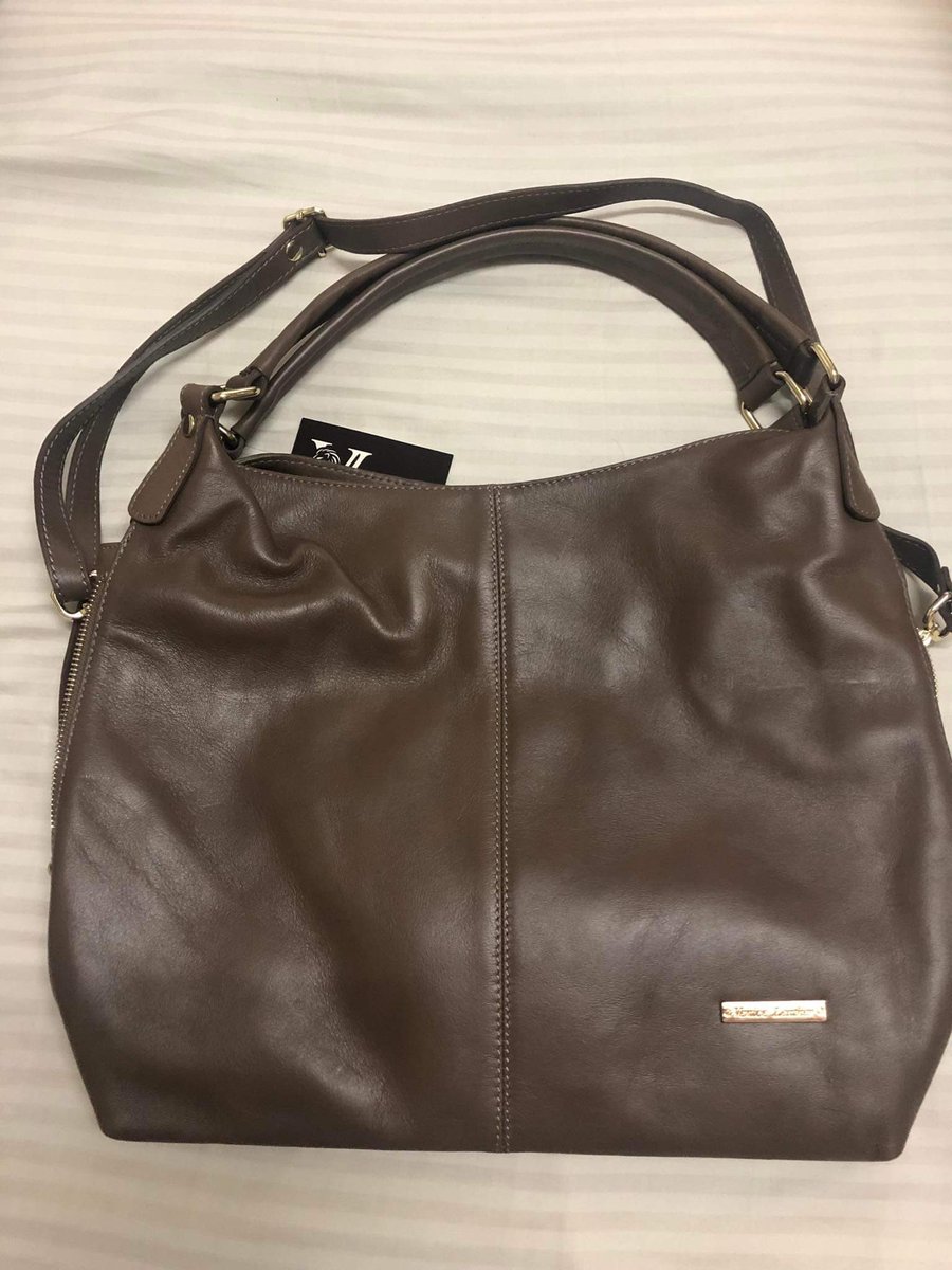 pradicart's tweet image. wts lfb ph

Brand New Genuine Italian Leather Bag
₱ 5,000

✺ bought from Italy
✺ condition: unused
✺ location: Pasig City

can send more pictures upon request

🐚 MOP: Gcash

tags: tote bags original Philippines
Please help like and rt 🫶🏻