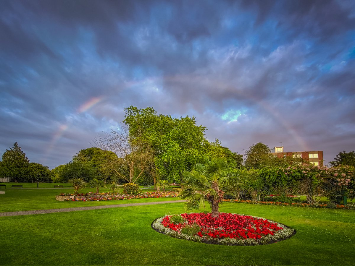 A beautiful rainbow over Priory Gardens🫶🌈
#Dunstable #photography #galaxywatch #photo #rainbow #NaturePhotography
<a href="/ThePhotoHour/">#ThePhotoHour</a> <a href="/ExperienceBeds/">Experience Bedfordshire</a> <a href="/ArtMutuals/">Art(ist) RT & Support! ✩｡:*•.★✼☆｡.</a> <a href="/BBC3CR/">BBC Beds, Herts & Bucks</a> <a href="/AboutDunstable/">Love Dunstable</a> <a href="/DLDD2009/">DLDD</a> <a href="/DunstablePriory/">Dunstable Priory Church</a> <a href="/The_RHS/">The RHS</a> <a href="/AngliaInBloom/">Anglia In Bloom</a>