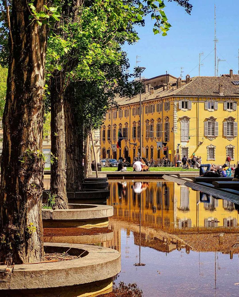 ERTourism's tweet image. #Parma’s summer palette ranges from the green-blue of Parco Ducale to the yellow downtown buildings and the rainbow colours of a good gelato.
Ph. salatimargherita | #inEmiliaRomagna #artcities