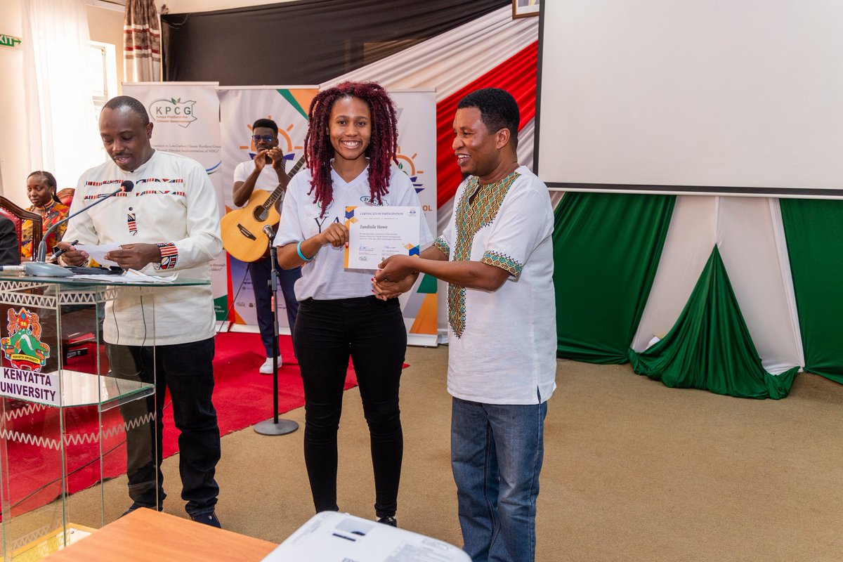 Summer_School1's tweet photo. Celebrating a brighter future for #climatejusticeworriors! The Executive Director of @PACJA1, Dr.@mithika_mwenda proudly hands over certificates to our inspiring graduates who had completed an intensive 2-weeks training at @Summer_School1 Cohort III.
#NSSCJ3
@PACJA1 
@acsea_54 https://t.co/q1dDj4Dwn4