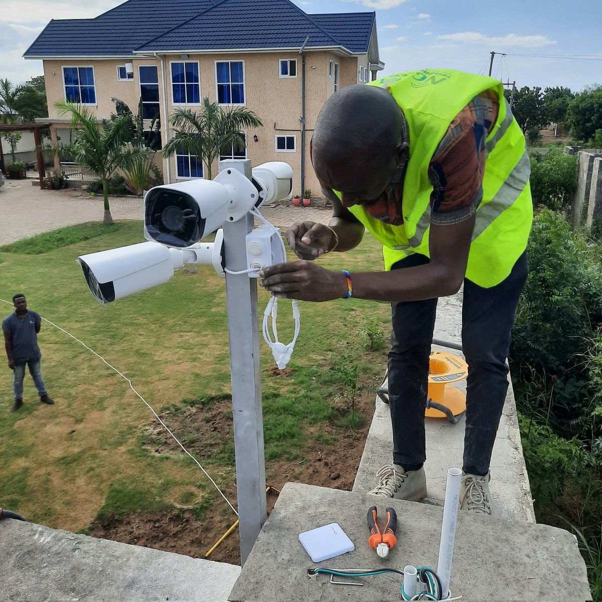 Ngamatech's tweet photo. Karibu mteja wetu kwa huduma hizi:
-Tuna funga HD Cctv Cameras
-Tunafunga GPS na Fuel Sensor 
-Tunafunga Dashboard camera 
-Tunafunga Fingerprint systems 
-Tunafunga Electric fence 
-Tunafunga Network Systems 

Tupigie/WhatsApp:0764818022 https://t.co/61mFu9LRms