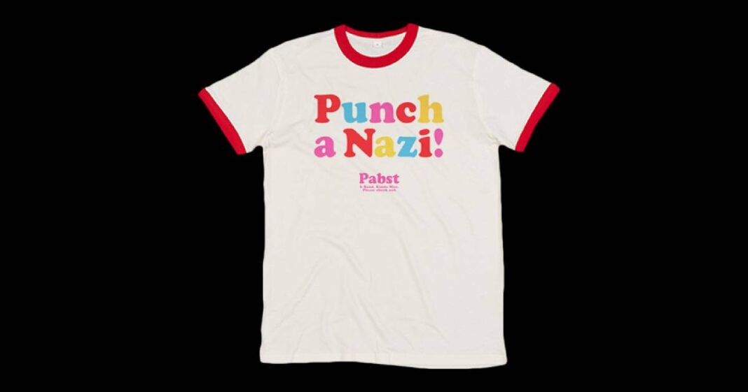 Wegen dieses niedlichen "Punch a Nazi"-Shirts fühlten sich Mitarbeiter des <a href="/soltaupark/">Heidepark Soltau</a>

"rassistisch"

angegangen 😱, der Gast wurde dann in bester Täter-Opfer-Umkehr rausgeworfen, eine anwesende Journalistin als "Systempresse" beleidigt.
#Kaltland 
🔗visions.de/news/parkverwe…
