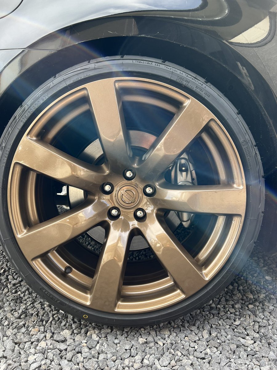 REN03312431's tweet photo. R35前期の純正👍
リアが出すぎてやばい😇😇
次は車高調付けるか……😏 https://t.co/5PhjwSmtDO