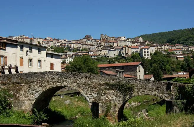montagnethiers's tweet photo. #Histoire : Mais pourquoi appelle-t-on les habitants de #Thiers des "Bitords" ? 🧐

➡️https://t.co/obDOBwV2Yh https://t.co/OZEJl02ZRl