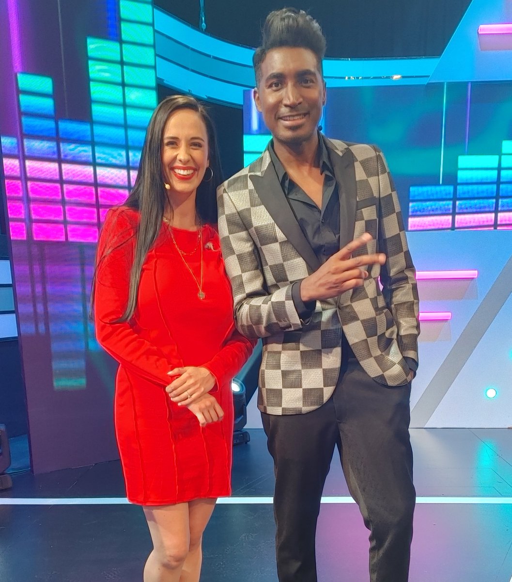 SABC_2's tweet photo. @shellythedj... #kappit! En ons gaan dit kap môreaand 19:00 net op #SABC2ItsHomeTime met @emoadams. Ons gaskunstenaar is #Tino https://t.co/6sOIQpyojU