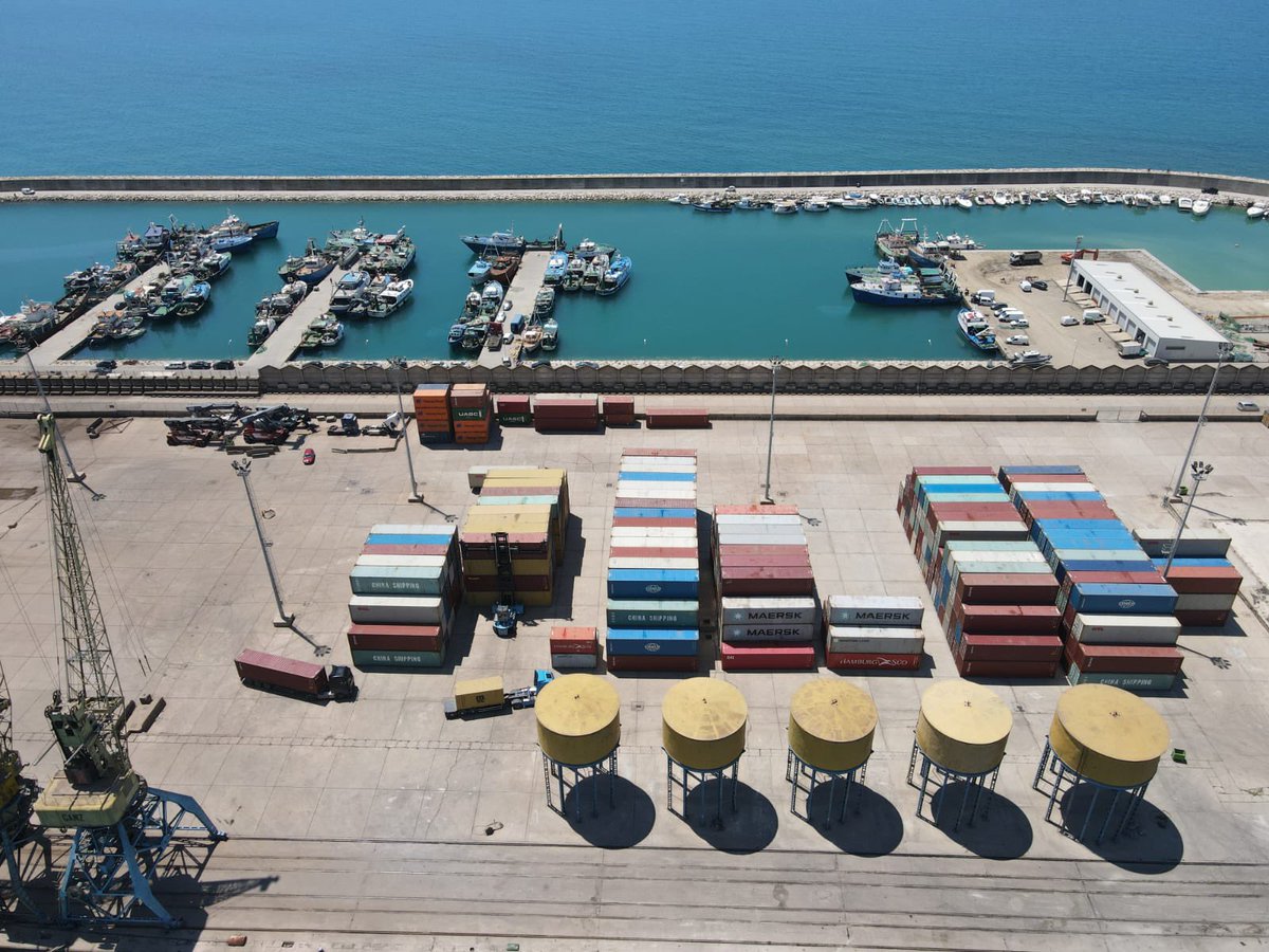 DurresPort's tweet photo. A seldom moment of stillness @ our #WesternTerminal 🏗⚓️🌊
#Maritime🇦🇱⚓️🚢 #waterfront
#portcity #onthedocks #shipping
#terminals #containers #logistics https://t.co/j9ec1nKffe