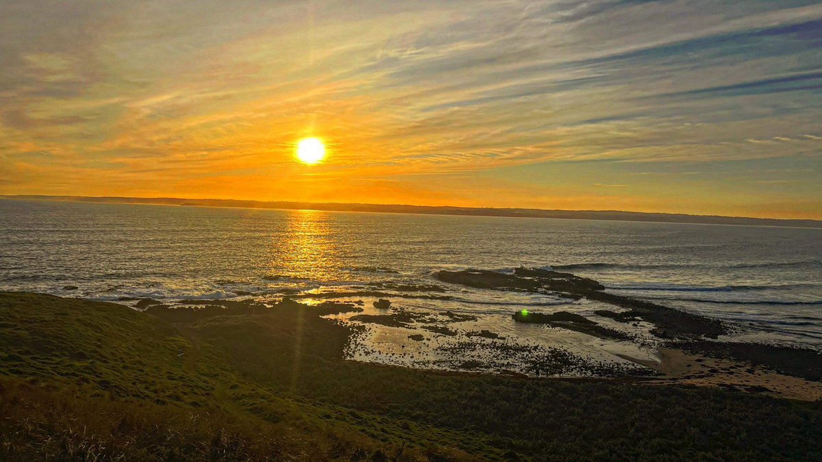 Sunset Phillipisland I hate that I need to get up so early to head into Melbourne for work but I love the life here !!