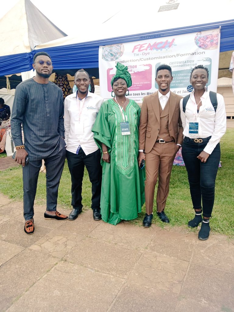 Badalfohmoh7's tweet photo. Hier était jrnee d'ouverture du Grand prix francophilie des médias. Je suis finaliste avec @SidoineFeugui pr @BloggersCM . J'ai rencontré @AtomeBlogueur, le manager de ma soeur Bandja 😛 et @mekamanga 🥰.
J'espère vs voir aussi le temps des activités au programme. 😘
#GPFM https://t.co/kZWvj1m7AW