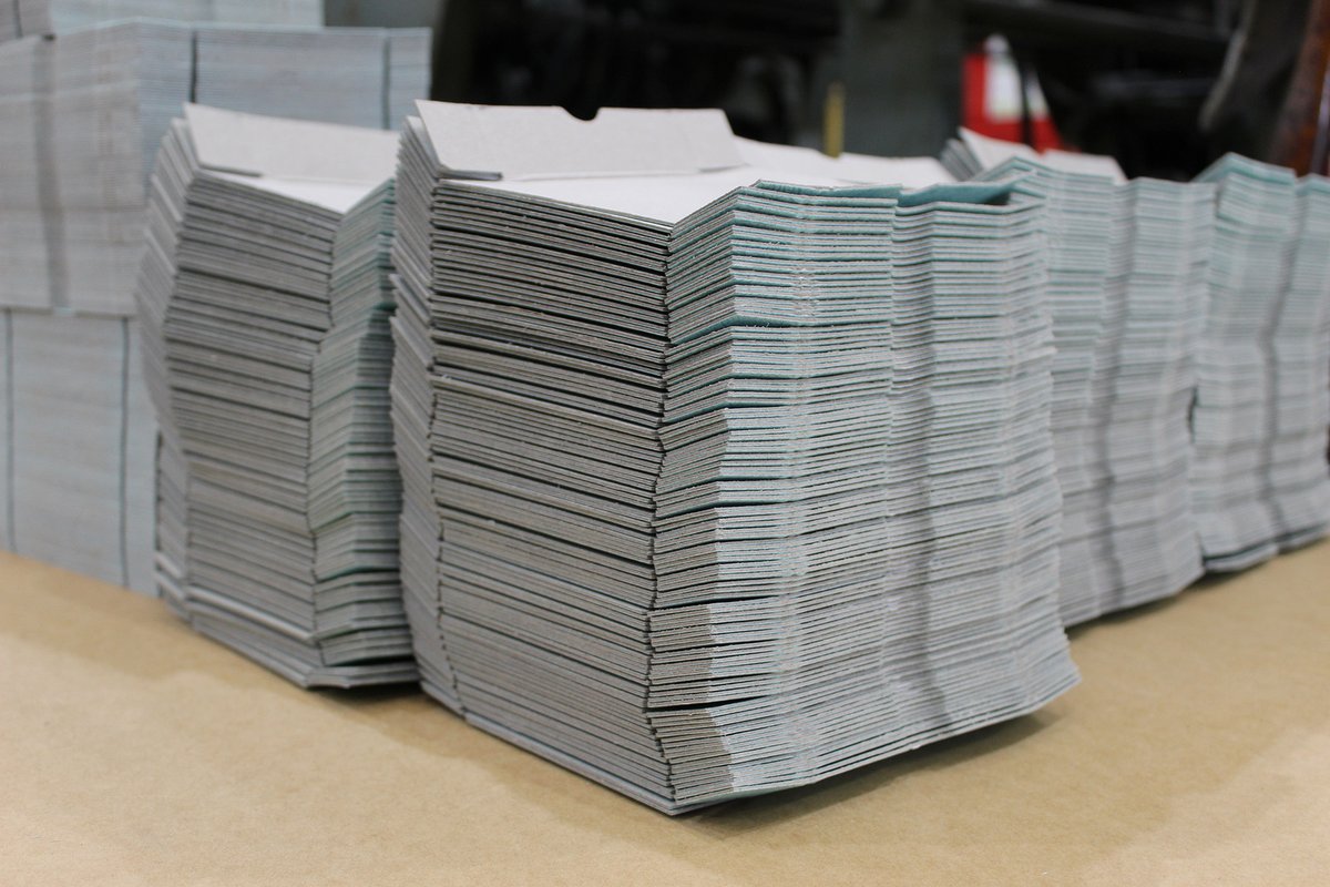 Our board is #recyclable and made from #renewable resources. We believe that using card board instead of non-recyclable alternatives helps reduce waste and aligns with the principles of eco-friendly #packaging.

stitchedboxes.co.uk