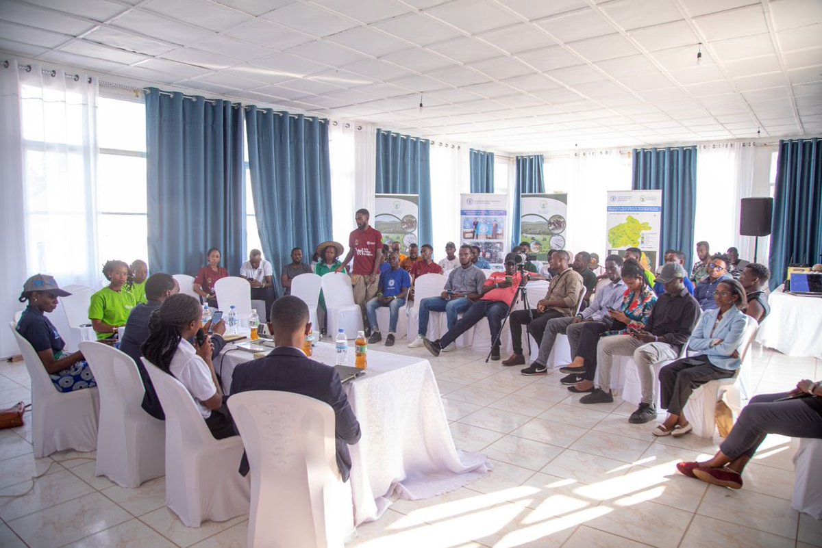 MerciUwimbabazi's tweet photo. It was a pleasure to attend the Twitter event with fellow youth/agri-influencers and influential leaders in Rwanda agriculture sector.
#HuzaTweeps #AgInfluencers #YourNetwork #YourNetworth
#YouthinAgβπΎ
πΈ:@MazimpakaJp https://t.co/2lerJMqUkz