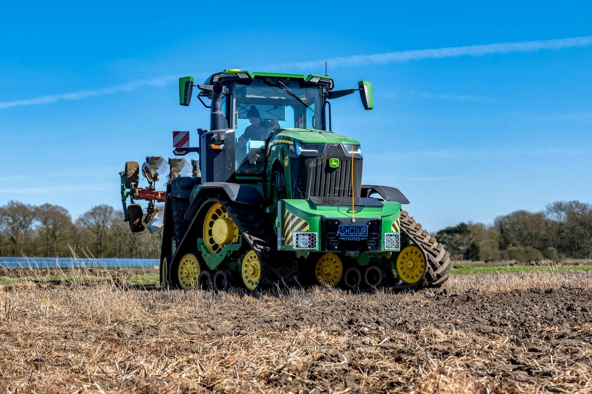 AgriweldLtd's tweet photo. Next up in our photo contest entries is this beauty from Brad Hood featuring an Agriweld weight block, made for Ashcourt mounted on a John Deere 8RX
#agriweld #ashcourt #johndeere #johndeere8rx #8rx #tractor #farm #farming #agriculture #weightblock #farming https://t.co/TXQxiYBweb