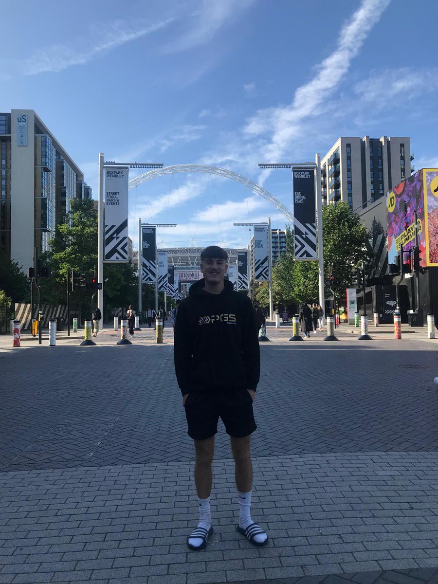 Massive day for @RobEvs_FIFA  today playing in the @EE @EAFIFAesports LAN final at @wembleystadium 

Good luck Rob 

@FIFAe
@FAWales 
@EASFCDirect 
@EASPORTSFC 

#connectedclubcup
#FIFA23
#EAFC24