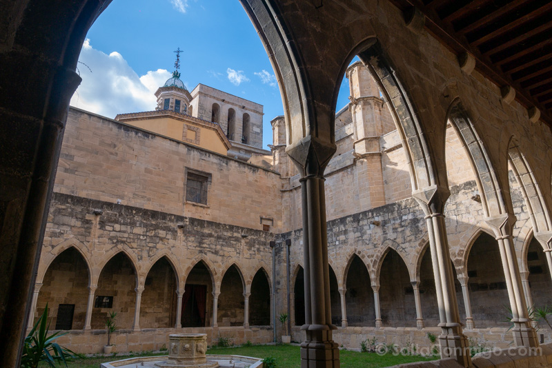 SltCnmg's tweet photo. Todo lo que no te puedes perder en la Catedral de Tortosa, del clásico claustro a los túneles o el video mapping 😍 https://t.co/cUeZxAu9KM  #CatalunyaExperience #GrandTourCataluña #publi https://t.co/Thbo2sMye9