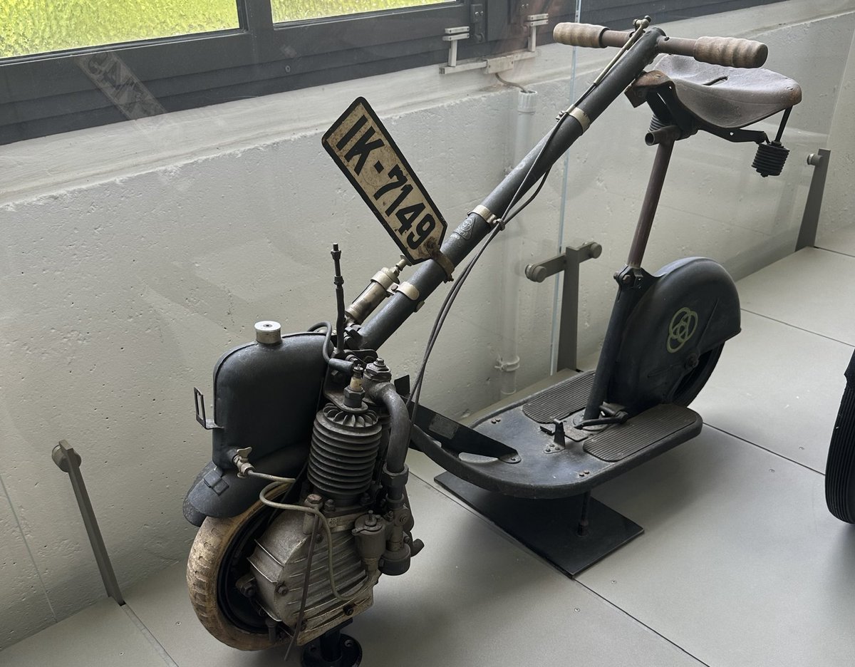 ismailsalkim's tweet photo. 1910 yilinda uretilen bir scooter. https://t.co/fNzMmdwbZD