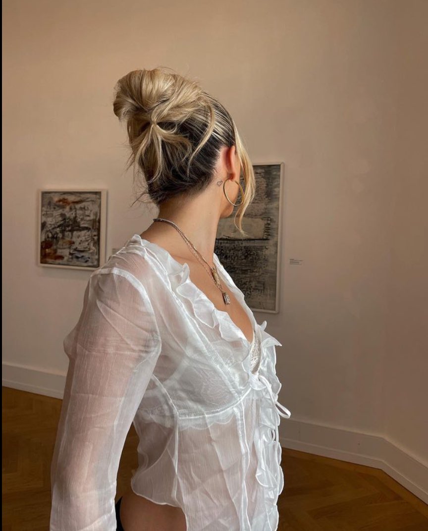 huntjess_'s tweet photo. should we just search romantic comedies on netflix 
and then see what we find?

⸻ 𝐭𝐡𝐞𝐦𝐞 𝐝𝐚𝐲: 𝐰𝐡𝐢𝐭𝐞 𝐝𝐚𝐲 ᴴᴹᴳᴰᴿ https://t.co/eKDiujW5Mh