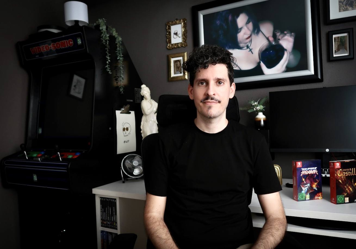 DiarioSUR's tweet photo. 🔶 SUR+ #LAGRANIZADA @Locomalito, el desarrollador de títulos 'retro' como #MalditaCastilla, #Hydora o #Gaurodan, charla con SUR sobre el #arcade, el #videojuego y otras inquietudes. ✍ Ángel Gallardo ➡️ https://t.co/8c6Vg5QnTr https://t.co/qDmaXcl3fh