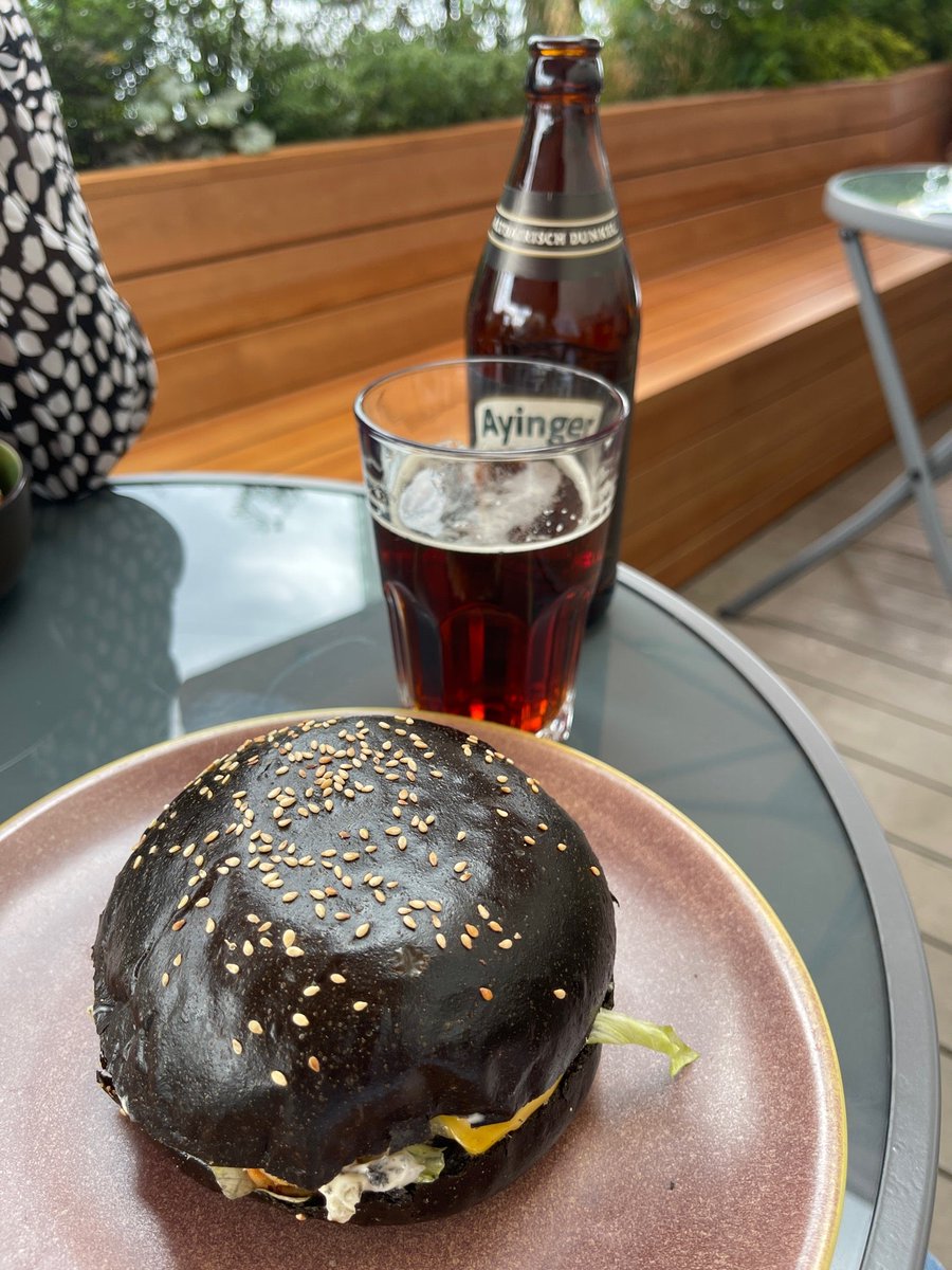VATCA's tweet photo. I'm at Креветки и Бургеры in Екатеринбург, Свердловская область https://t.co/85fe7bs6l3 https://t.co/9XIhBOZJRA